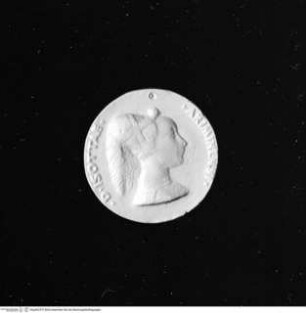 Medaille der Isotta degli Atti, Avers: Brustporträt mit eingeflochtenen Haaren nach rechts