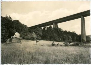 Nossen. Huthaus mit Autobahnbrücke