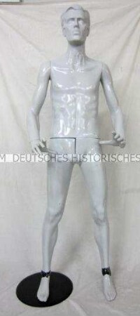 Figurine eines Mannes, siebenteilig, mit schwarzer Standplatte