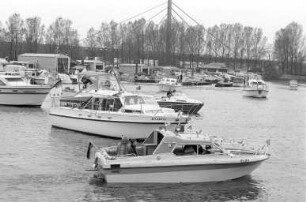 Motorbootclub MBC Karlsruhe. Anfahrt zur Eröffnung der Sommersaison