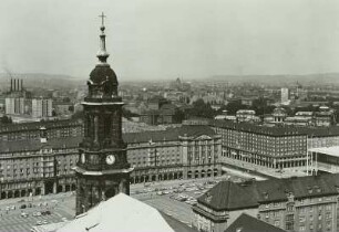 Dresden. Blick vom Rathausturm nach Nordwesten auf Kreuzkirche und Altmarkt