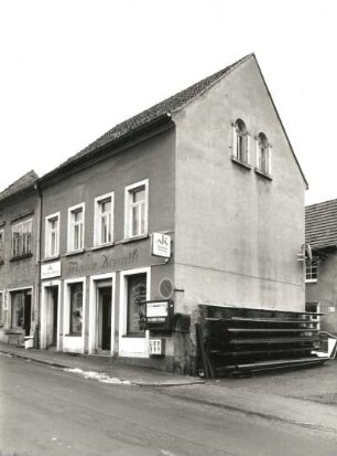 Radeberg, Pirnaer Straße 21. Wohnhaus mit Laden (1826/1850)