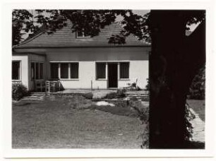 Garten Reinicke, Berlin-Zehlendorf: Wohnhaus mit Terrasse