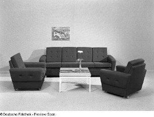 Couchtisch : Sitzgruppe "Carmen" (1972; Möbelkombinat Erfurt (MKE)) mit Couchtisch