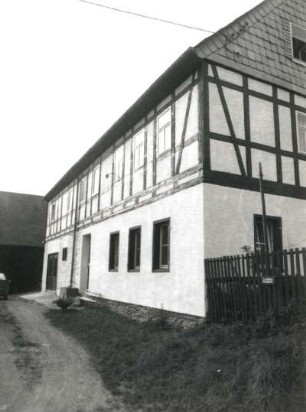 Markersbach, Obere Dorfstraße 23. Gehöft. Ehemaliges Wohnstallhaus