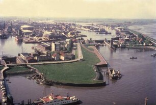 Bremerhaven: Fischereihafen mit Doppelschleuse