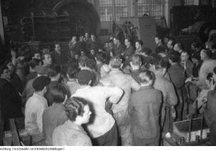 Dresden. Turbinenwerk Dresden, Diskussion der Werktätigen über den Beitritt der DDR zum Warschauer Vertrag, 1956
