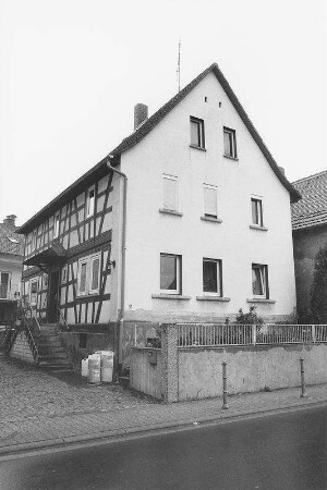Wohnhaus, Fachwerk; Gründau, Gelnhäuser Straße 11