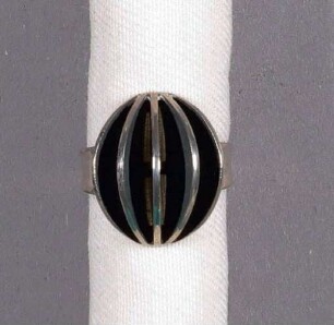 Ring mit Kreiselementen