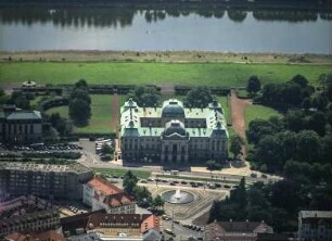 Japanisches Palais : Innere Neustadt mit Palaisplatz, Japanischem Palais und Elbe