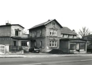 Ebersbach-Neugersdorf, Hauptstraße 72. Wohnhaus mit Ladenvorbau (1851/1900)