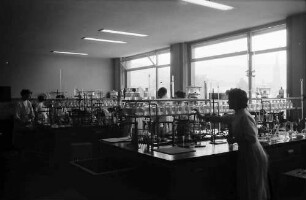 Freiburg: Pharmazeutisches Institut, Labor