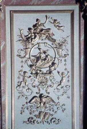 Stuckfelder mit ornamentalem und figuralem Dekor