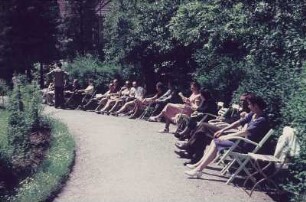 Bad Liebenstein. Besucher im Kurpark