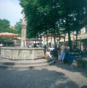 Speyer. Brunnen mit dem Brezelbuben