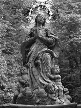 Statue der Heiligen Maria