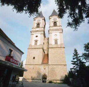 Niederalteich. Kloster Niederaltaich. Blick auf die Klosterkirche