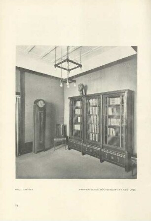 Herrenzimmer, Bücherschrank und Uhr