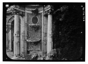 Potsdam. Park Sanssouci. Neptungrotte (1751-1757; G. W. Knobelsdorff, Erneuerung 1841 und 1898 / 1754-1760; J. P. Benkert). Außenansicht
