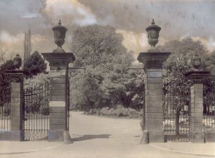 Eingang zum Schlossplatz an der Langen Straße. Detmold. Schlossplatz / Lange Str. Papierabzug