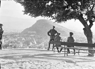 Plovdiv: Aussicht von anderem Hügel, Vordergrund Soldaten