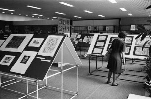 Ausstellung von graphischen Schülerarbeiten im Rahmen der deutsch-amerikanischen Freundschaftswoche.
