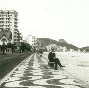 Reisefotos Brasilien. Rio de Janeiro. Der Bordfotograf Franz Grasser auf der Strandpromenade von Copacabana
