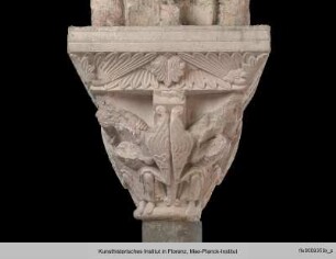 Kapitell mit Vögeln und hockenden Figuren - E11MS29