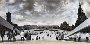 Blick vom Fuß des Fernsehturms auf Palast der Republik. Marx-Engels-Platz, Berlin-Mitte