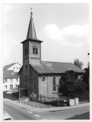 Ev. Nazarethkirche mit Kirchhof und Ehrenmal; Frankfurt, Eckenheimer Landstraße 332, Eckenheimer Landstraße