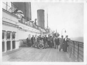 Hochseepassagierdampfer Vaterland, Bordaufnahmen. Gruppenbild an Deck