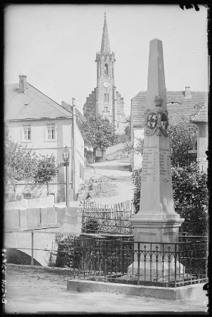 Bad Gottleuba-Berggießhübel. Postmeilensäule, Kirche