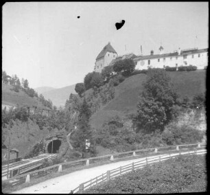 Matrei: Straße und Tunnel