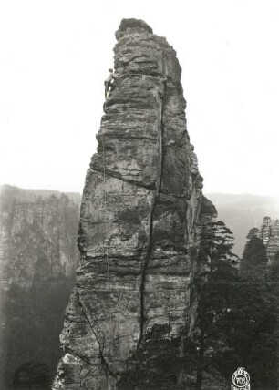 Sächsische Schweiz, Rathener Gebiet. Lokomotive. Ehrhardt Renger an der Südostkante
