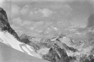 Gebirge : Bergspitzen eines Gebirgsmassivs.