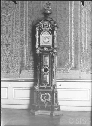 Potsdam, Park Sanssouci, Neues Palais, Tressenzimmer, R. 163, Bodenstanduhr, V 19.