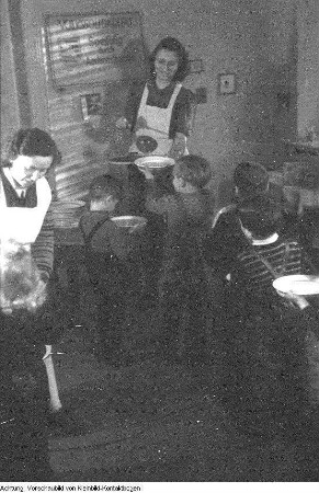 Internationales Rotes Kreuz. Kinderspeisung durchgeführt von der Volkssolidarität, 1949