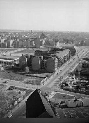Panorama, Bild 5 von 5. Blick vom Axel-Springer-Verlagshaus über Waldeckpark, Otto-Suhr-Siedlung Richtung Lindenstraße.. Berlin-Kreuzberg, Axel-Springer-Straße 65