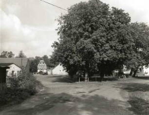Großstolpen-Pödelwitz, Dorfplatz mit Wohnhaus, Nr. 20