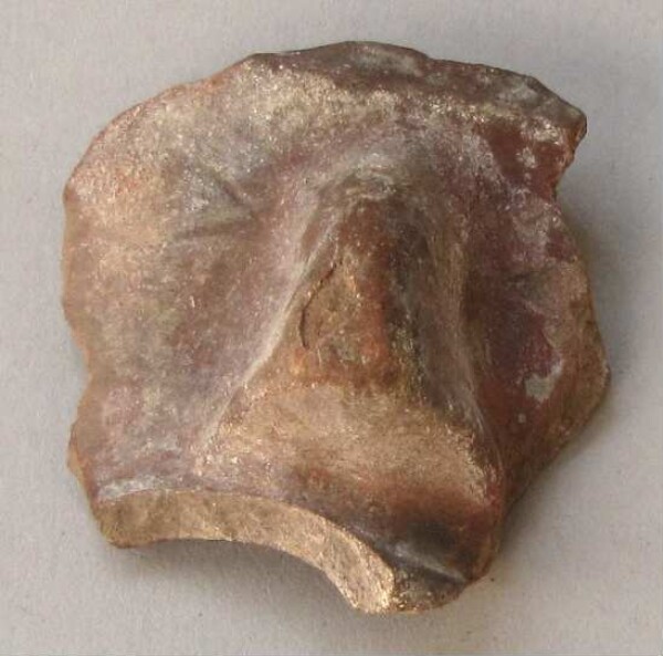 Figurine en argile (fragment de récipient)