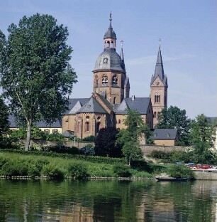 Seligenstadt. Sankt Marcellinus und Petrus. Ansicht von Nordosten