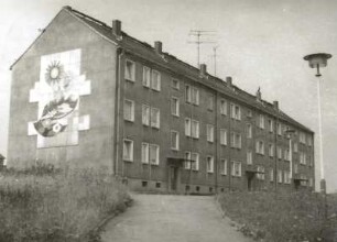 Burkersdorf (Frauenstein-Burkersdorf), Teichweg 1/3. Wohnblock (1975). Eingangsseite