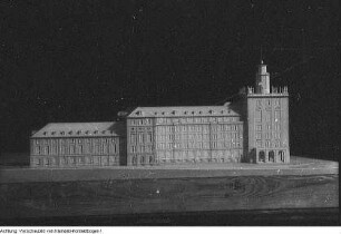 Dresden, Ernst-Thälmann-Platz (Strehlener Platz). Fachschule für Eisenbahnwesen, Modelle und Pläne zum Neubau, November 1954
