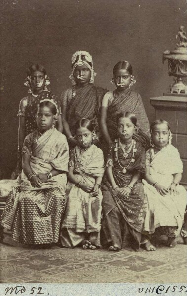 Group picture of eight girls