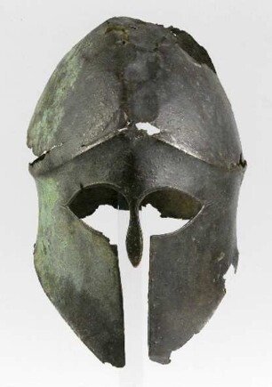 Helm mit griechischer Weihinschrift für Zeus