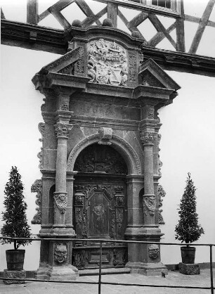 Sankt Johann (bei Mayen). Schloss Bürresheim (1401/1500). Portal