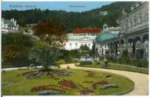 Karlsbad. Stadtpark und Kaiserbrunnen mit Kurpark-Kolonnade (1880) : Karlsbad. Stadtpark und Kaiserbrunnen mit Parkkolonnade, auch Gartenkolonnade (1880; F. Fellner, H. Helmer) im Dvořák-Park
