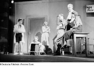 Szene aus dem Theaterstück "Spiel ins Leben" im Theater der Jungen Welt