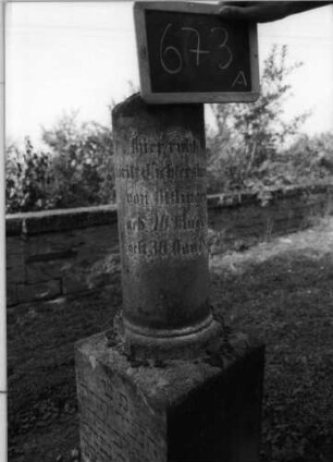 Grabstein 697 (Index: 100087251) Maße HxBxT: 110x32x32 cm: Grabstein 697A