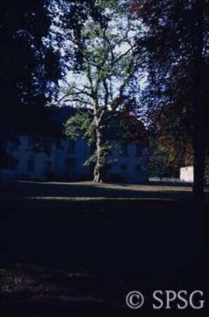Potsdam, Park Sacrow, Schlossvorfahrt.